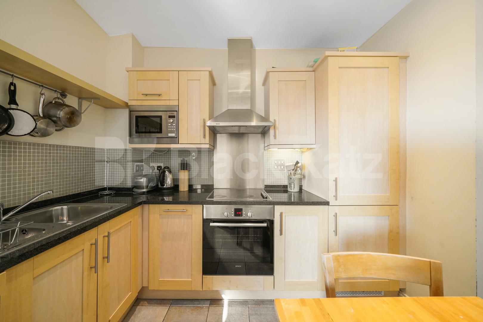 Superbly located penthouse, Inclusive of water rates & Parking Longstone Court Great Dover Steet, London Bridge